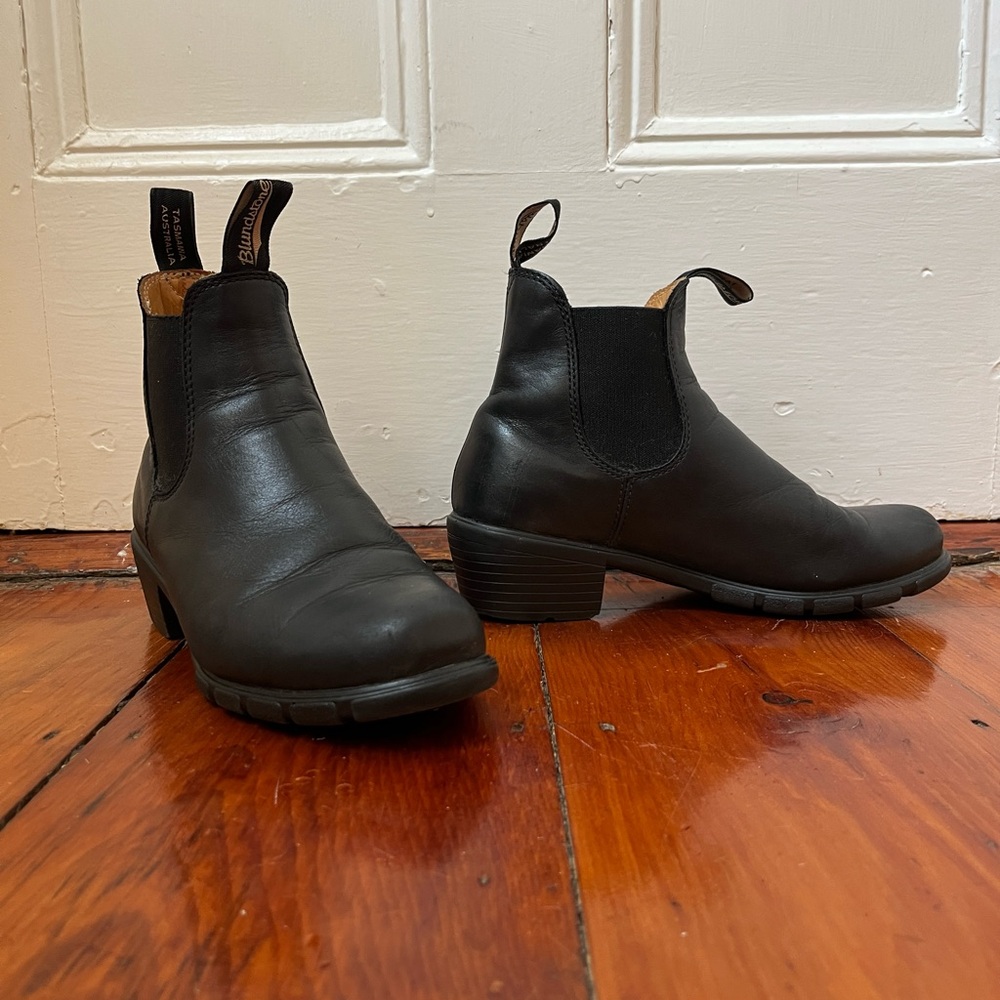 Blundstone Black Leather Chelsea Ankle Boots